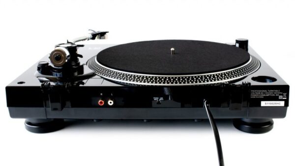 Music Hall US 1 Turntable with built in Phono Pre 3