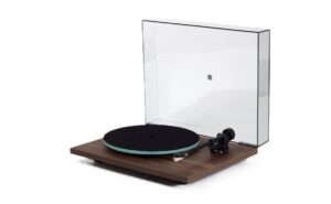 Rega Planar 2 with Nd3 MM Cartridge Walnut
