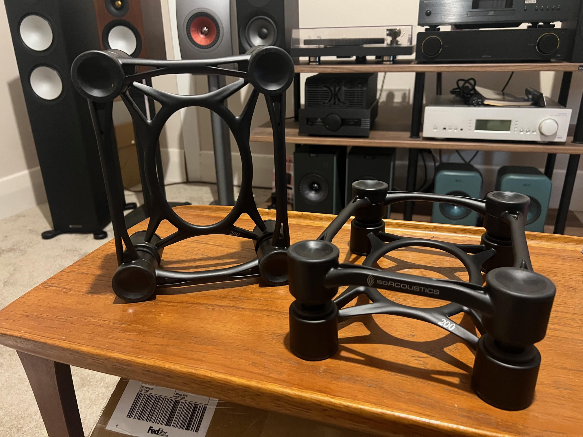 isoacoustics aperta 200 isolation stands