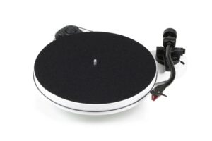 Pro Ject RPM1 Carbon Turntable with Ortofon 2M Red Cartridge 1