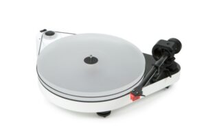 Pro Ject RPM5 Carbon Turntable with Ortofon 2M Bronze Cartridge 1